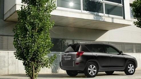 De Toyota RAV4 is vanaf medio november 2007 verkrijgbaar in een nieuwe, stijlvolle uitvoering: de X-Style (spreek uit: Cross Style). Deze auto past in het programma tussen de Sol en de Executive uitvo