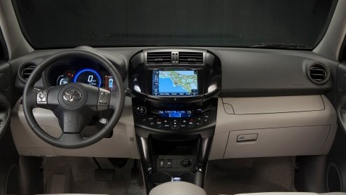 Toyota ziet niet alleen een toekomst weggelegd voor hybrides. De Japanners presenteren in navolging van een elektrische iQ ook de RAV4 EV, de eerste elektrische SUV. Het doek ging er af op de 26e edit