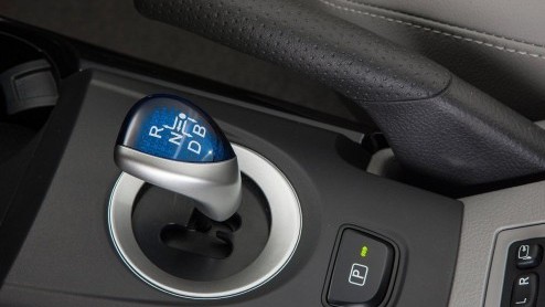 Toyota ziet niet alleen een toekomst weggelegd voor hybrides. De Japanners presenteren in navolging van een elektrische iQ ook de RAV4 EV, de eerste elektrische SUV. Het doek ging er af op de 26e edit