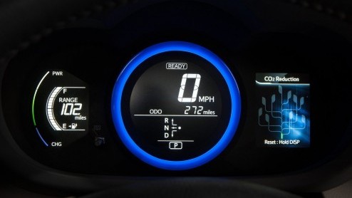 Toyota ziet niet alleen een toekomst weggelegd voor hybrides. De Japanners presenteren in navolging van een elektrische iQ ook de RAV4 EV, de eerste elektrische SUV. Het doek ging er af op de 26e edit