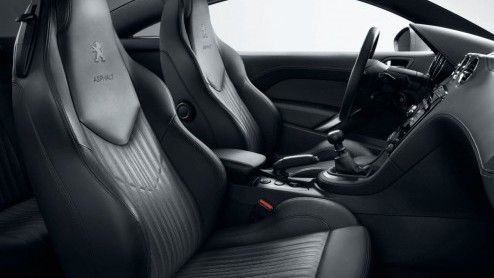 Peugeot Nederland zal op de tiende editie van de Miljonair Fair een zeer bijzondere limited edition tonen van de RCZ, de RCZ Asphalt. Van deze sportieve coup, in matgrijs, zijn slechts 300 exemplaren
