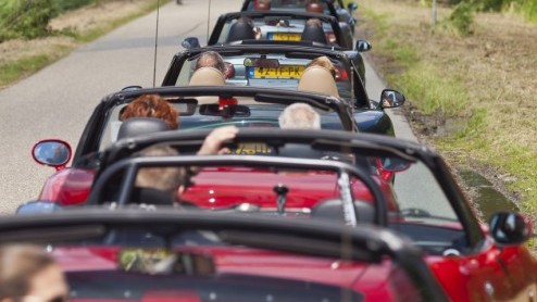 Op de wegen rond het RDW-terrein in Lelystad werd een stoet van 683 MX-5s gevormd tijdens de recordpoging The largest parade of Mazda cars van MAX-5 2013.