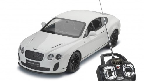 De feestdagen komen er weer aan, alle reden voor Bentley om een cadeaucollectie in de showroom te zetten. Voor iedereen die nog dit jaar een stukje Bentley wil bezitten of weggeven. In de hoofdrol? De