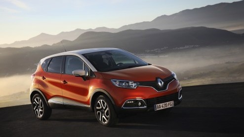 Renault heeft de brochures klaar van de Captur. Het SUV-broertje van de Clio staat vanaf half mei bij de dealer en is te bestellen vanaf 15.990 euro. Sterkere diesel op komst. Hopen op Captur RS.