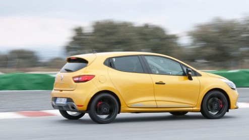 Eerste ronde met de nieuwe Renault Clio RS 1.6 turbo EDC. Wat een scheurneus, met 200 pk en felle looks.