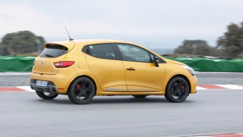 Eerste ronde met de nieuwe Renault Clio RS 1.6 turbo EDC. Wat een scheurneus, met 200 pk en felle looks.