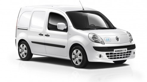 Eind dit jaar komt Renault met haar eerste, volledig elektrisch aangedreven autos. De Kangoo Z.E. is vanaf half november te koop voor een bedrag van 20.000 euro exclusief BTW. De Fluence Z.E., is gep
