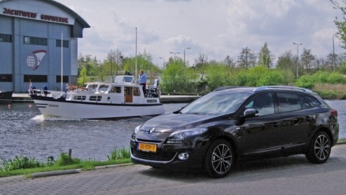 Afgelopen jaar zijn er 502.544 nieuwe autos verkocht, een daling van 9,6 procent ten opzichte van 2011 toen er 555.846 nieuwe autos werden geregistreerd. Een en ander blijkt uit onderzoek van bureau