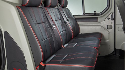 Renault Trafic Black Edition X is het nog luxere broertje van de Black Edition uit 2012. Hij is volgehangen met extra luxe en vele LED's.