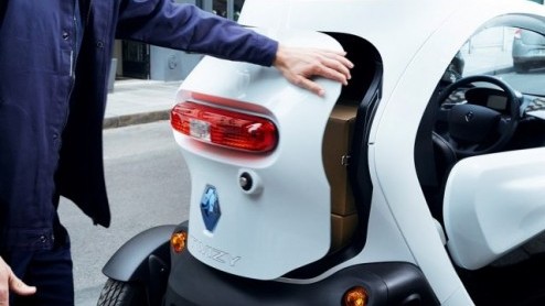 De Twizy komt ook als Cargo te koop. De Twizy is daartoe enigszins aangepast om als bestelwagen dienst te kunnen doen.