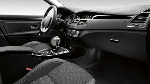 Renault heeft de Laguna Hatchback, Estate en Coup een facelift gegeven.