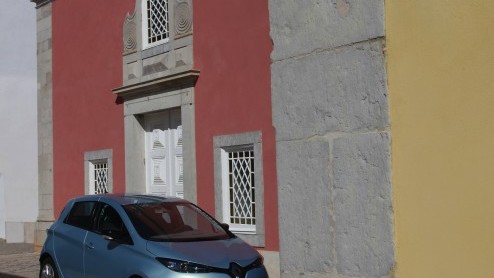 Autotest Renault ZOE, de vierde elektrische auto van Renault in de Z.E. familie. Compact en toch relatief ruim.