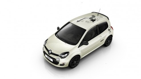 Renault stelt in Frankfurt de nieuwe Twingo voor. De guitige Fransoos vertegenwoordigt als eerste de nieuwe design-identiteit van Renault en komt begin 2012 op de markt.
