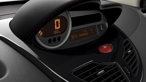 Renault stelt in Frankfurt de nieuwe Twingo voor. De guitige Fransoos vertegenwoordigt als eerste de nieuwe design-identiteit van Renault en komt begin 2012 op de markt.