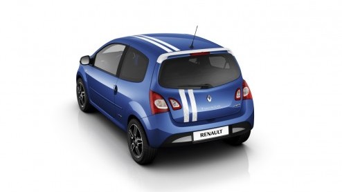 Nu de Twingo door Renault is vernieuwd kunnen we gaan aftellen naar de Twingo R.S. Hij is vanaf volgende maand te bestellen en staat begin april bij de dealer met een prijskaartje dat 19.990 euro verm