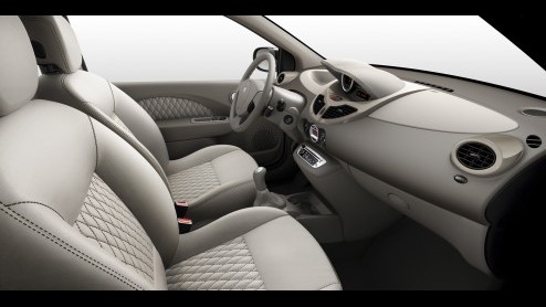 Volgende week staat de vernieuwde Renault Twingo bij de dealer. Met een nieuwe neus, opgefrist interieur en nog zuiniger motoren is de Fransoos klaar voor de komende paar jaar. Prijzen beginnen bij 84