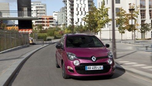 De Renault Twingo heeft revanche genomen. Na de introductie van de belastingvrije benzineversie is de Fransoos als warm (stok)broodje over de toonbank gegaan. Vorig jaar kon het merk er ruim 21.000 de