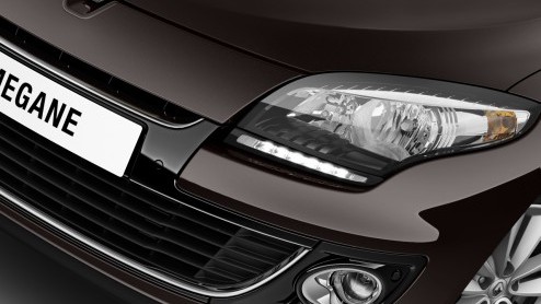 Renault maakt de prijzen van de vernieuwde Mgane bekend, die een opgewaardeerde neus en nieuwe motoren heeft gekregen. De vanafprijs blijft 18.990 euro en er zijn drie introductiepakketten beschikbaa