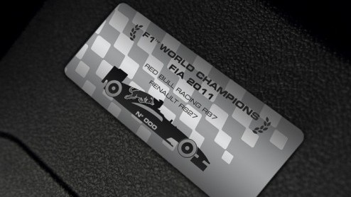 Ter gelegenheid van het winnen van het Formule 1 wereldkampioenschap voor constructeurs met Red Bull Racing in 2011 komt Renault met een speciale limited edition van de Clio RS, de Red Bull Racing RB7