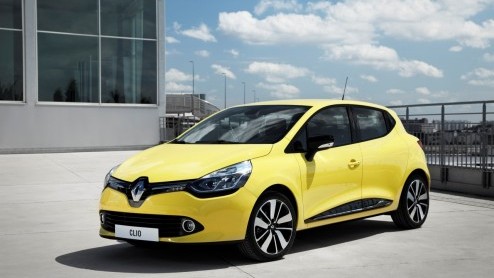De langverwachte nieuwe Renault Clio is los! Inmiddels zijn we aangekomen bij de vierde generatie, voorzien van nieuwe zeer zuinige drie- en viercilinder turbomotoren, een optionele zestrapsautomaat m