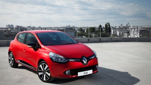 De langverwachte nieuwe Renault Clio is los! Inmiddels zijn we aangekomen bij de vierde generatie, voorzien van nieuwe zeer zuinige drie- en viercilinder turbomotoren, een optionele zestrapsautomaat m