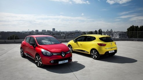 De langverwachte nieuwe Renault Clio is los! Inmiddels zijn we aangekomen bij de vierde generatie, voorzien van nieuwe zeer zuinige drie- en viercilinder turbomotoren, een optionele zestrapsautomaat m