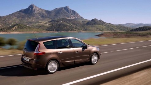 Zoals eerder aangekondigd werd heeft Renault een nieuwe 1.6 liter dieselmotor ontwikkeld. De dCi 130 debuteert in de (Grand) Scenic en wordt  als eerste Renault  uitgerust met start/stop-techniek. H