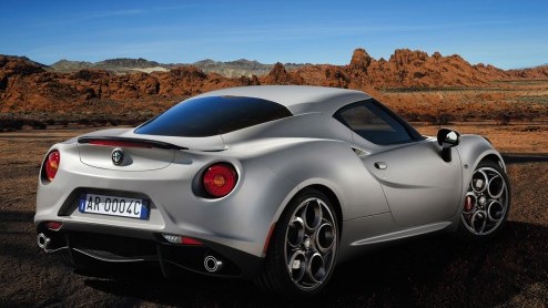 Alfa Romeo heeft de 4C op de Zwitserse beursvloer onthuld en de importeur heeft ook alvast een richtprijs afgegeven.