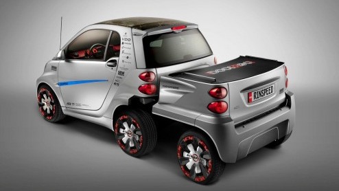 Goed, en wat hebben we hier? Een elektrische smart fortwo 'met aanhang'! Het is de Rinspeed Dock-Go Concept, voor als een gewone smart toch echt te klein is voor boodschappen of wanneer je andere groo