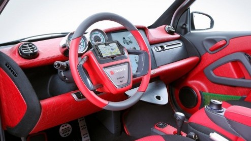 Goed, en wat hebben we hier? Een elektrische smart fortwo 'met aanhang'! Het is de Rinspeed Dock-Go Concept, voor als een gewone smart toch echt te klein is voor boodschappen of wanneer je andere groo