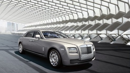 Beenruimte te kort in een Rolls-Royce Ghost? Geen nood, in Shanghai is de variant met verlengde wielbasis gentroduceerd.