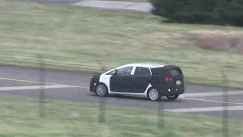 Sinds de komst van de Venga is het stil in de MPV-hoek van Kia. Maar, eind dit jaar komt daar verandering in. Zowel de Carnival als de Carens krijgen een opvolger in de vorm van de....Kia Carens!