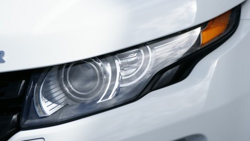 Land Rover schrijft geschiedenis met de Evoque. Het is de kleinste, lichtste en zuinigste Range Rover ooit. De baby-Ranger zal volgens Land Rover-topman John Edwards vooral ook heel veel nieuwe klante