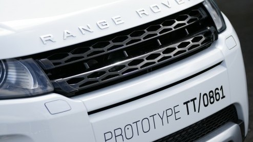 Land Rover schrijft geschiedenis met de Evoque. Het is de kleinste, lichtste en zuinigste Range Rover ooit. De baby-Ranger zal volgens Land Rover-topman John Edwards vooral ook heel veel nieuwe klante