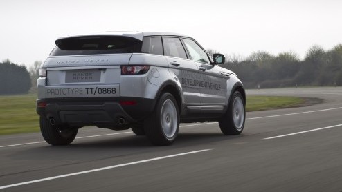 Land Rover schrijft geschiedenis met de Evoque. Het is de kleinste, lichtste en zuinigste Range Rover ooit. De baby-Ranger zal volgens Land Rover-topman John Edwards vooral ook heel veel nieuwe klante