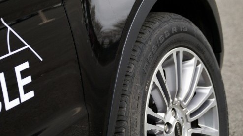 Land Rover schrijft geschiedenis met de Evoque. Het is de kleinste, lichtste en zuinigste Range Rover ooit. De baby-Ranger zal volgens Land Rover-topman John Edwards vooral ook heel veel nieuwe klante