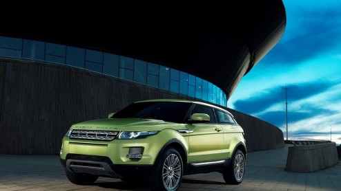 Land Rover heeft vandaag de prijzen bekendgemaakt van de nieuwe, compacte Range Rover Evoque. Hij blijkt iets lager uit te vallen dan gedacht: vanaf 42.900 euro staat hij  in de zomer  bij de dealer