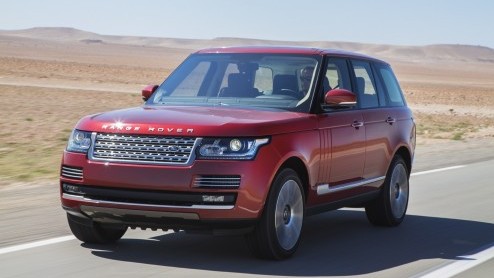 Een nieuwe Range Rover nog beter maken klinkt makkelijker dan het is. Toch is dat de uitdaging die Land Rover is aangegaan. Een afslankkuur van driehonderd kilo, riante zitruimte op de achterbank en n