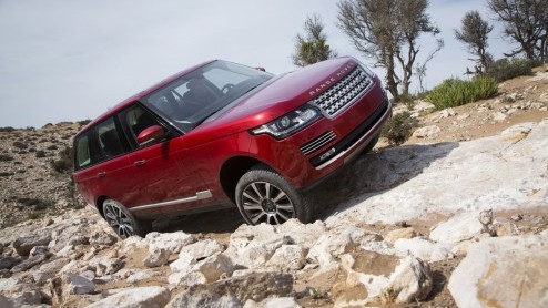 Een nieuwe Range Rover nog beter maken klinkt makkelijker dan het is. Toch is dat de uitdaging die Land Rover is aangegaan. Een afslankkuur van driehonderd kilo, riante zitruimte op de achterbank en n