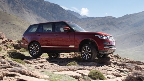 Een nieuwe Range Rover nog beter maken klinkt makkelijker dan het is. Toch is dat de uitdaging die Land Rover is aangegaan. Een afslankkuur van driehonderd kilo, riante zitruimte op de achterbank en n