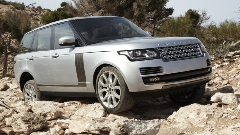 Een nieuwe Range Rover nog beter maken klinkt makkelijker dan het is. Toch is dat de uitdaging die Land Rover is aangegaan. Een afslankkuur van driehonderd kilo, riante zitruimte op de achterbank en n