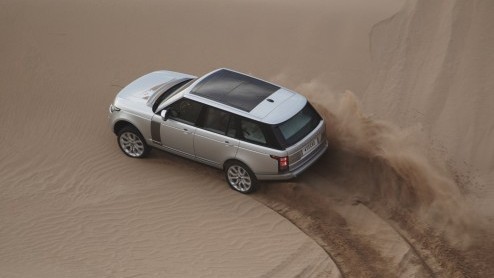 Een nieuwe Range Rover nog beter maken klinkt makkelijker dan het is. Toch is dat de uitdaging die Land Rover is aangegaan. Een afslankkuur van driehonderd kilo, riante zitruimte op de achterbank en n