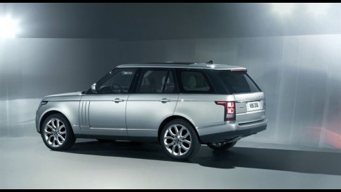 De Nederlandse Land Rover dealers mogen vandaag de nieuwe Range Rover verwelkomen in de showroom. De eerste exemplaren zullen in januari worden afgeleverd.