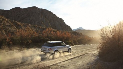 Land Rover houdt de Range Rover Sport graag actueel. En dus biedt de sportief getinte SUV een nieuw scala aan lakkleuren, lichtmetalen velgen en individualiseringsmogelijkheden voor het interieur.