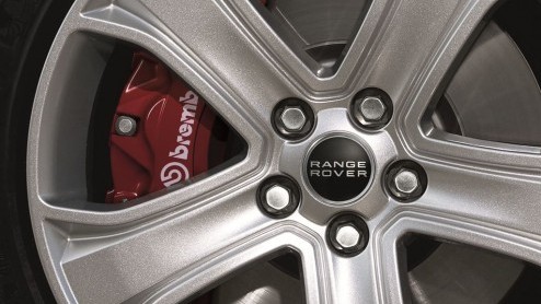 Land Rover houdt de Range Rover Sport graag actueel. En dus biedt de sportief getinte SUV een nieuw scala aan lakkleuren, lichtmetalen velgen en individualiseringsmogelijkheden voor het interieur.