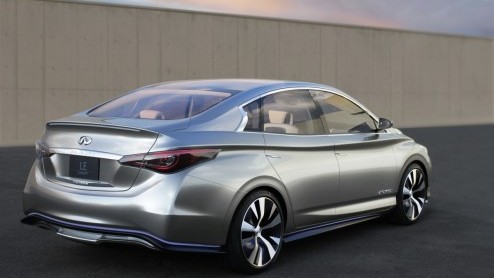 Dit is de nieuwste aanwinst bij Infiniti, de Infiniti LE Concept. Weliswaar een studiemodel, maar daar blijft het niet bij. In 2014 gaat de elektrisch aangedreven luxe-sedan in productie.