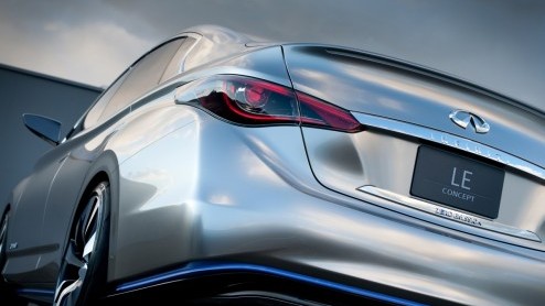 Dit is de nieuwste aanwinst bij Infiniti, de Infiniti LE Concept. Weliswaar een studiemodel, maar daar blijft het niet bij. In 2014 gaat de elektrisch aangedreven luxe-sedan in productie.
