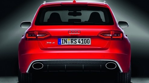Wat al was uitgelekt is vandaag een feit; op de autotentoonstelling van Genve presenteert Audi de RS4 Avant. Met een 450 pk sterke V8 en S tronic. De krachtpatser bereikt na de zomer ons land.