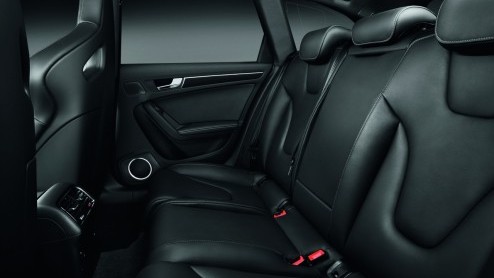 Wat al was uitgelekt is vandaag een feit; op de autotentoonstelling van Genve presenteert Audi de RS4 Avant. Met een 450 pk sterke V8 en S tronic. De krachtpatser bereikt na de zomer ons land.