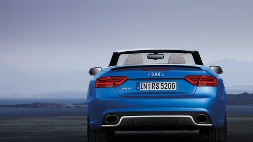 Audi zet de nieuwe RS5 Cabriolet komend voorjaar in de showroom, precies in het jaar dat quattro haar 30 jarig jubileum viert en er nog vier nieuwe modellen op de rol staan. De 450 pk sterke cabrio me